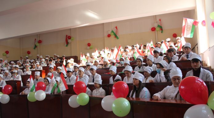 ПАРЧАМАТ ПОЯНДА БОДО, ТОҶИКИСТОНИ АЗИЗ!