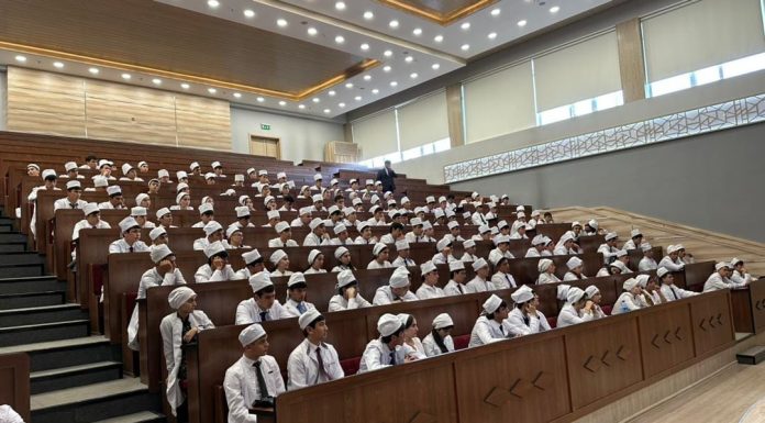 ВОХӮРИИ МАСЪУЛИН БО ДОНИШҶӮЁНИ КУРСИ 1-УМИ ИХТИСОСИ ДАНДОНПИЗИШК