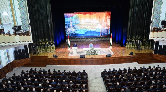 Суханронӣ дар мулоқот бо аҳли илм ва маорифи кишвар