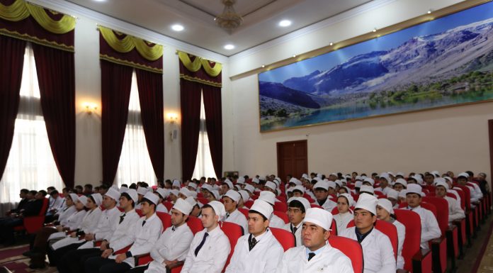 Тамошои дастаҷамъонаи пахши мустақими Паёми Асосгузори сулҳу ваҳдати миллӣ-Пешвои миллат, Президенти Ҷумҳурии Тоҷикистон муҳтарам Эмомалӣ Раҳмон дар факултети тиббӣ